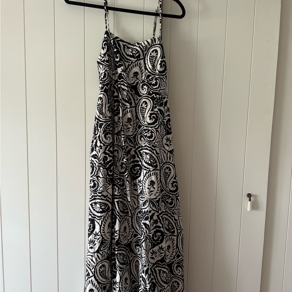 Carly Jean Los Angeles Black and White Paisley Maxi Dress